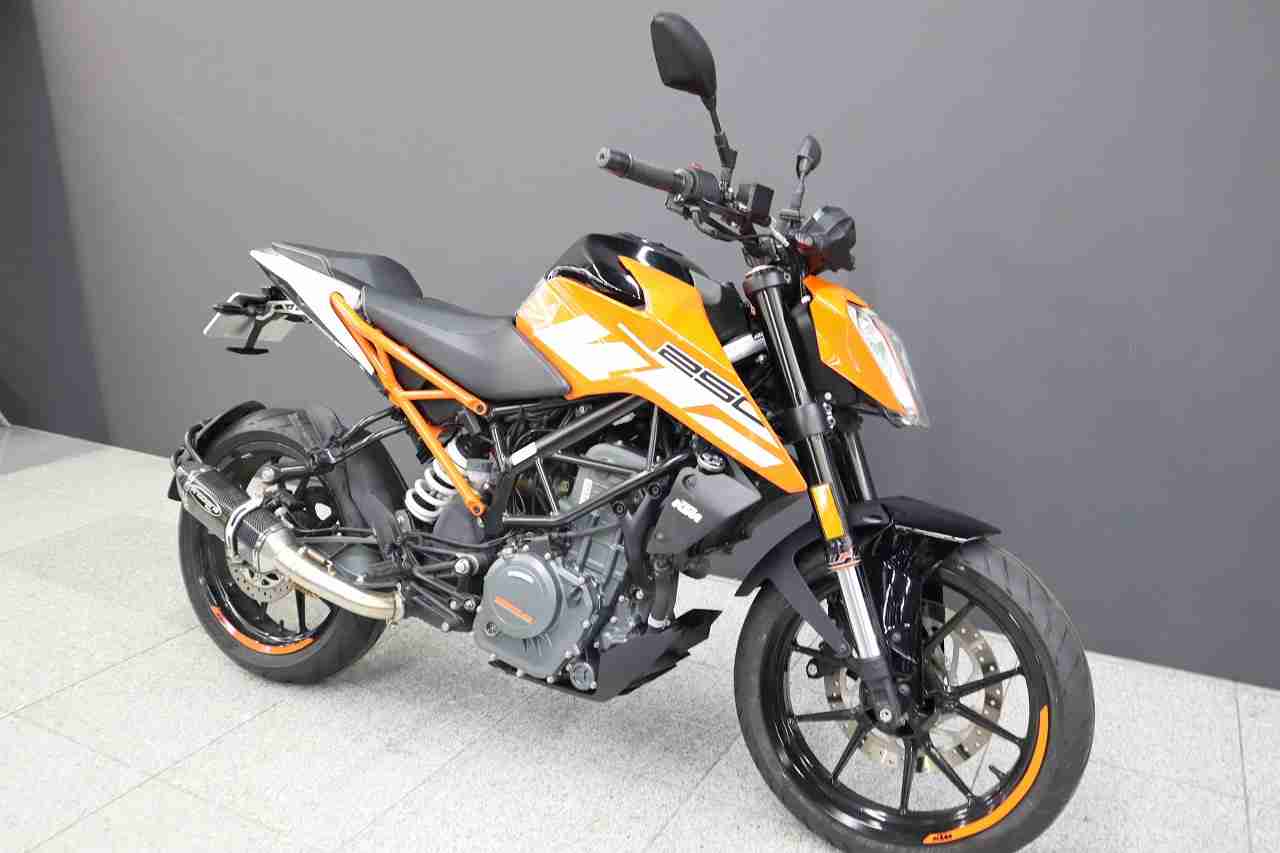 新型 KTM 250 DUKE（2017）ストリート モタード 中古 乗って